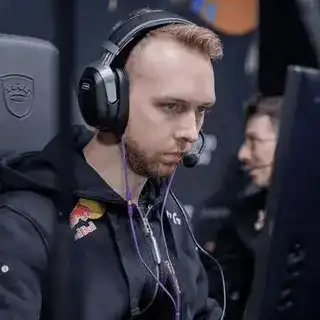 Gla1ve rejoint officiellement 100 Thieves en tant qu'entraîneur-chef